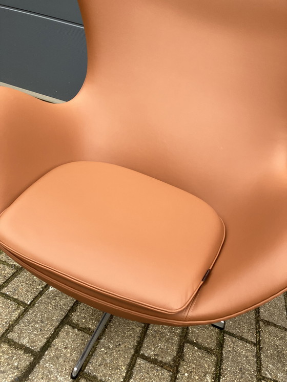 Image 1 of Fritz Hansen Egg chair by Arne Jacobsen, Cognac leder, Nieuw!!