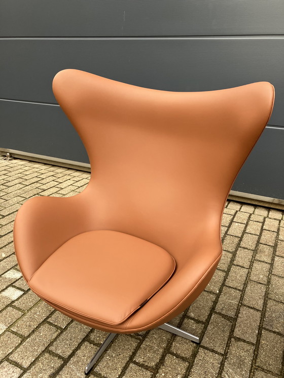 Image 1 of Fritz Hansen Egg chair by Arne Jacobsen, Cognac leder, Nieuw!!