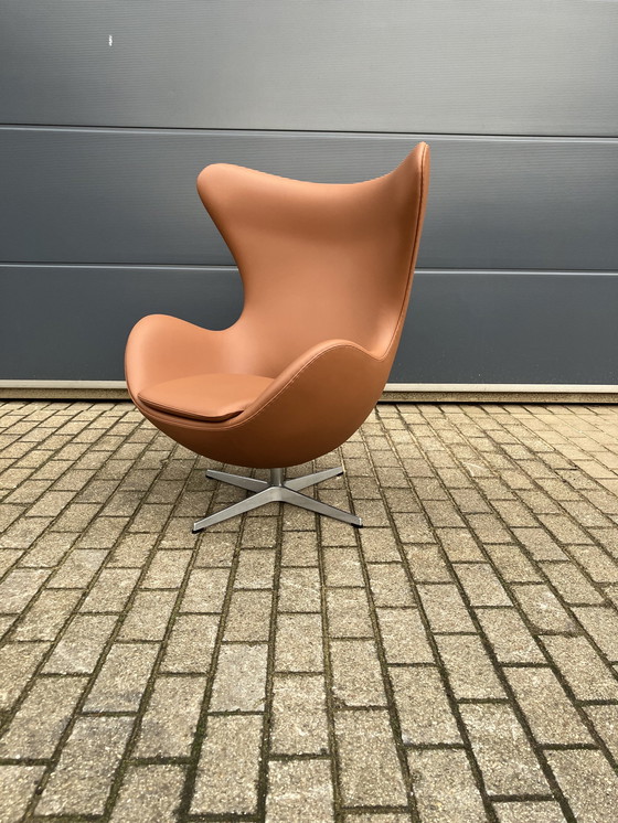 Image 1 of Fritz Hansen Egg chair by Arne Jacobsen, Cognac leder, Nieuw!!