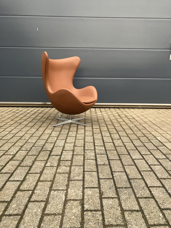 Image 1 of Fritz Hansen Egg chair by Arne Jacobsen, Cognac leder, Nieuw!!