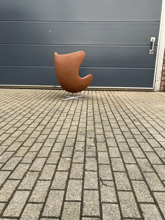 Image 1 of Fritz Hansen Egg chair by Arne Jacobsen, Cognac leder, Nieuw!!