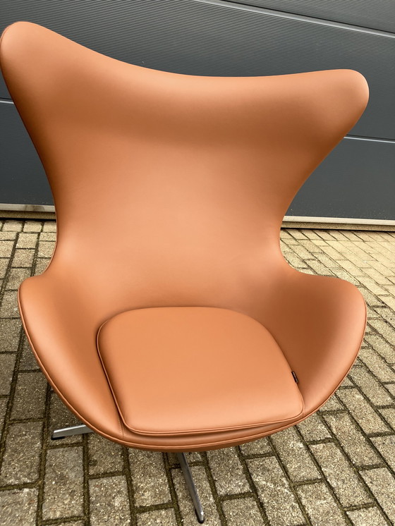 Image 1 of Fritz Hansen Egg chair by Arne Jacobsen, Cognac leder, Nieuw!!