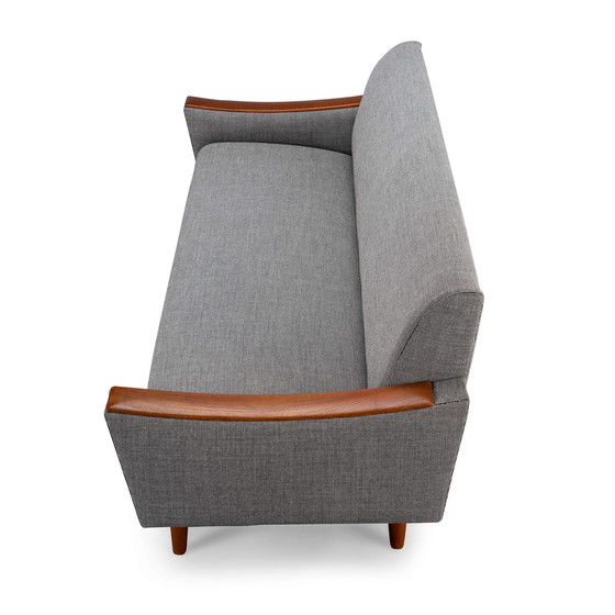 Image 1 of Deense vintage midcentury modern opnieuw gestoffeerde bank