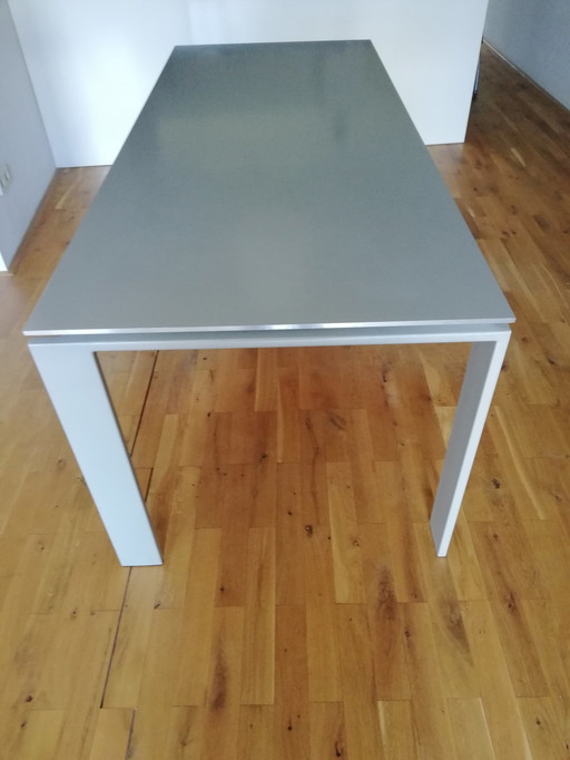 2x Kartell vier tafel