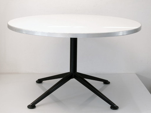 Ahrend by Friso Kramer tafel