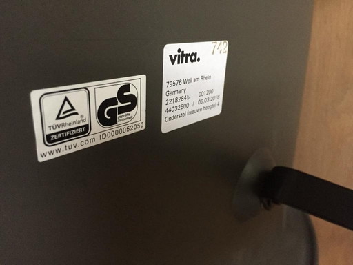 Vitra Eames DAW stoel grantiet grijs - esdoor - Nieuw.