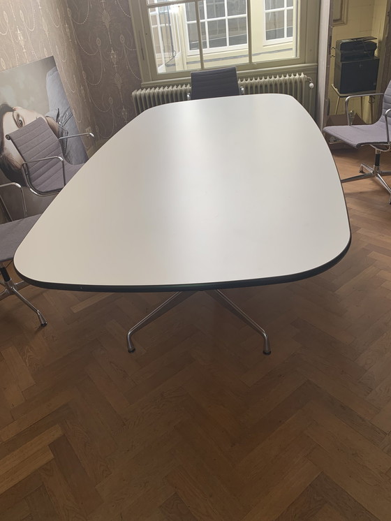 Image 1 of Vitra Eames vergadertafel