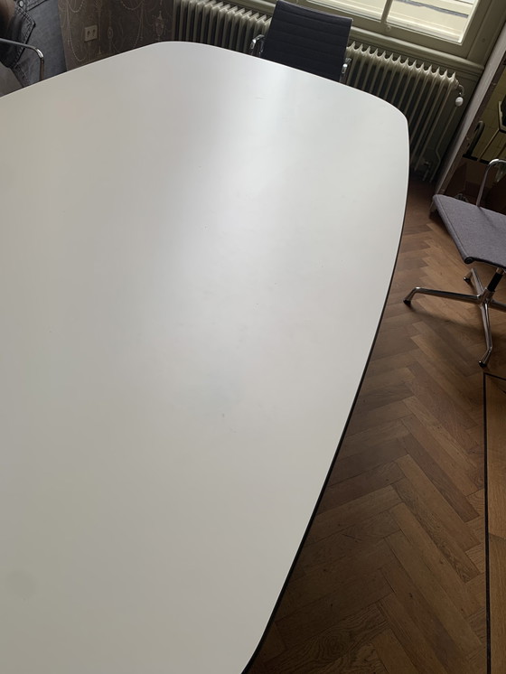 Image 1 of Vitra Eames vergadertafel