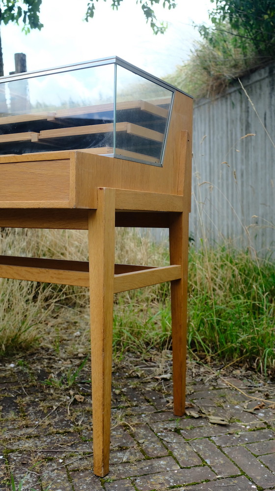 Image 1 of Vintage vitrine toonbank