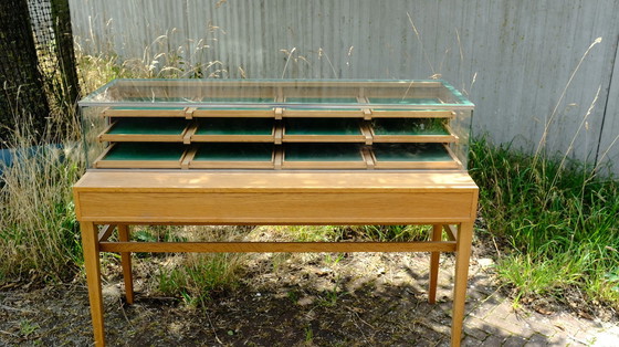 Image 1 of Vintage vitrine toonbank