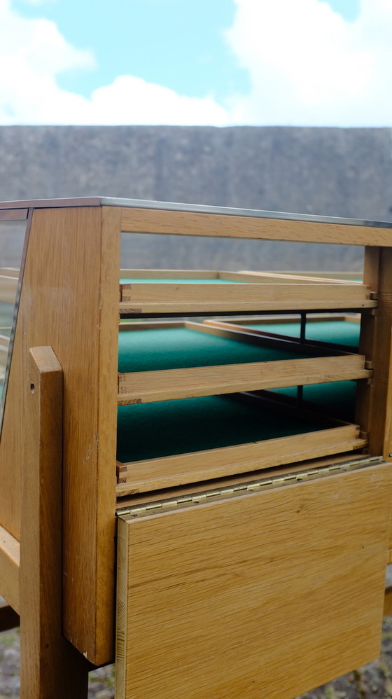 Image 1 of Vintage vitrine toonbank