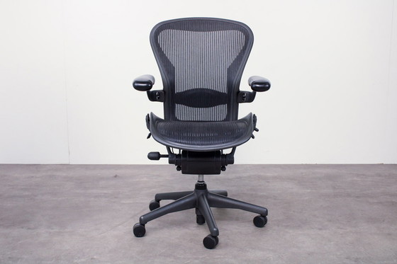 Image 1 of Herman Miller Aeron Graphite bureaustoel