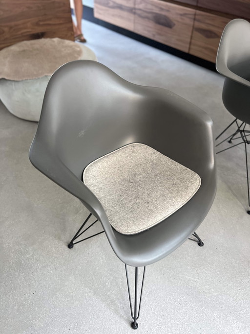 6x Vitra Dar stoelen - in 2 kleuren