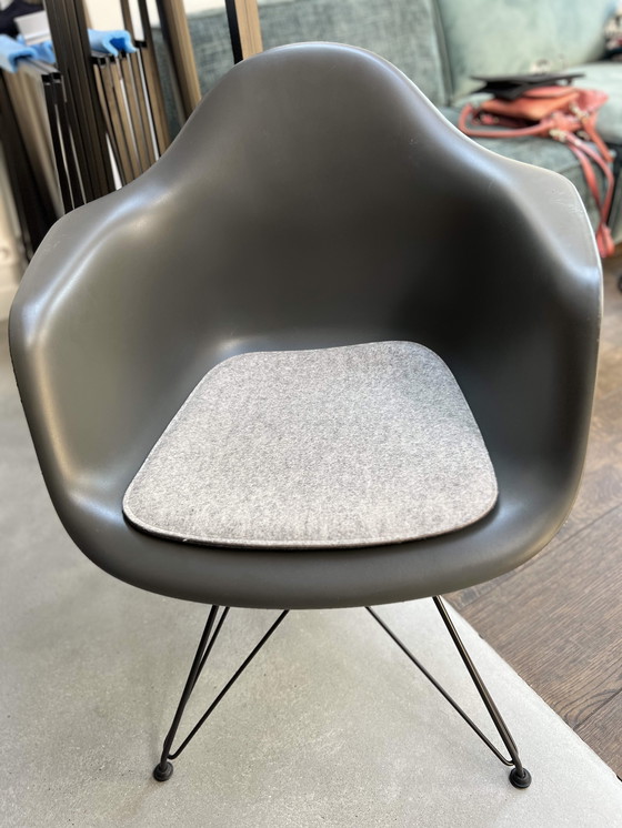 Image 1 of 6x Vitra Dar stoelen - in 2 kleuren