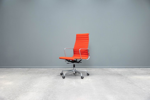 Eames EA119 bureaustoel