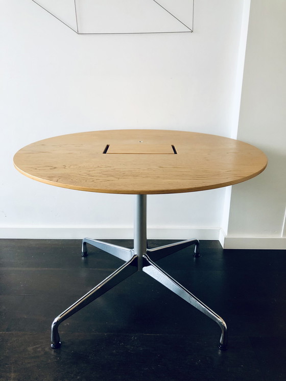 Image 1 of Vitra Eames Segmented tafel