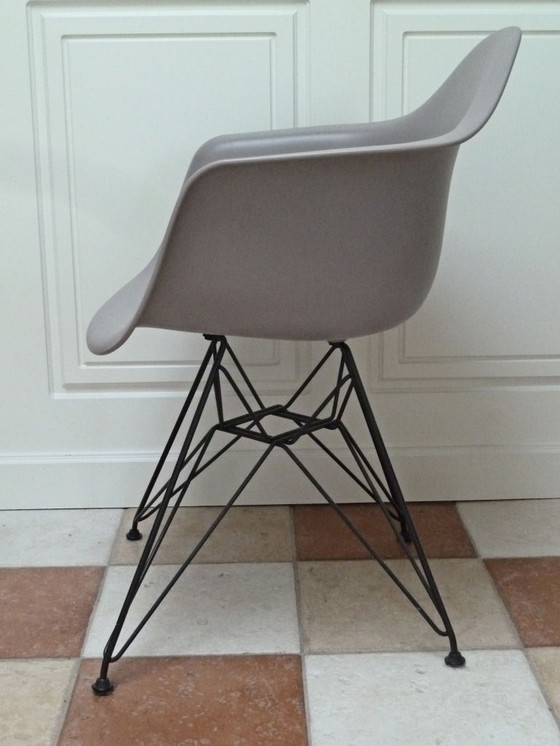 Image 1 of Vitra Eames DAR plastic armchair