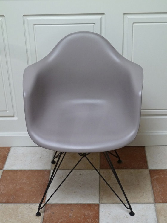 Image 1 of Vitra Eames DAR plastic armchair