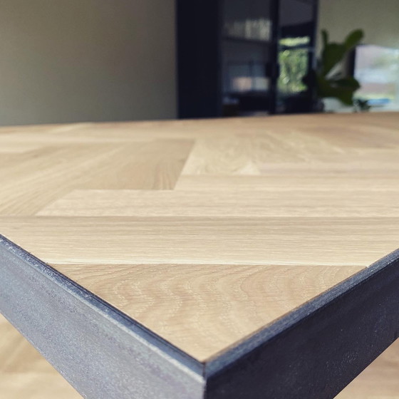 Image 1 of Jean Montagne, Visgraat eettafel ei