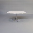 Piet Hein superellipse eettafel voor Fritz Hansen