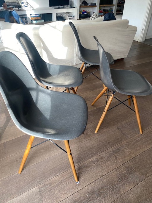 6x Eames DSW Fiberglass stoel