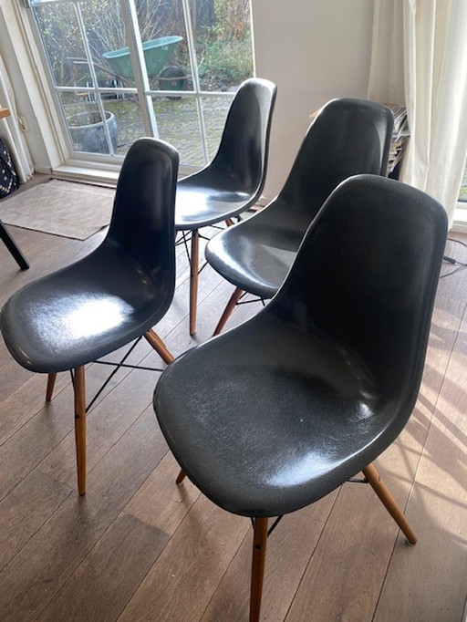 6x Eames DSW Fiberglass stoel