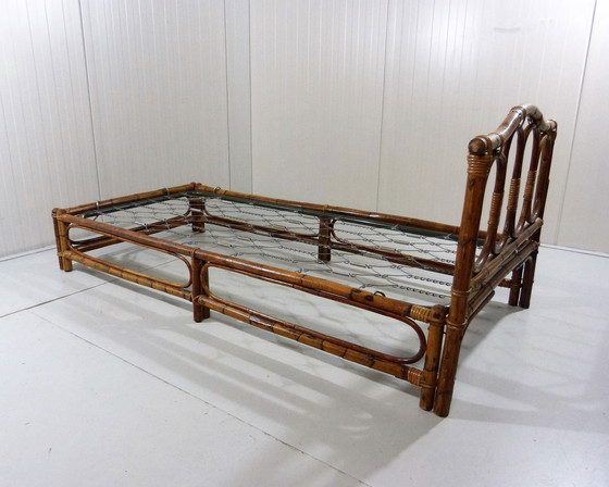 Image 1 of Rotan bed, jaren 70