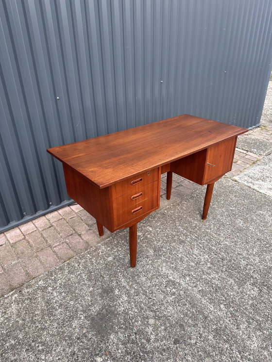 Image 1 of Vintage bureau