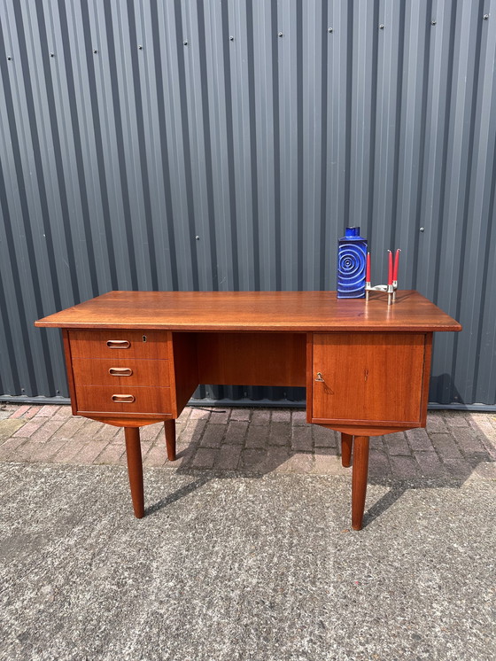 Image 1 of Vintage bureau