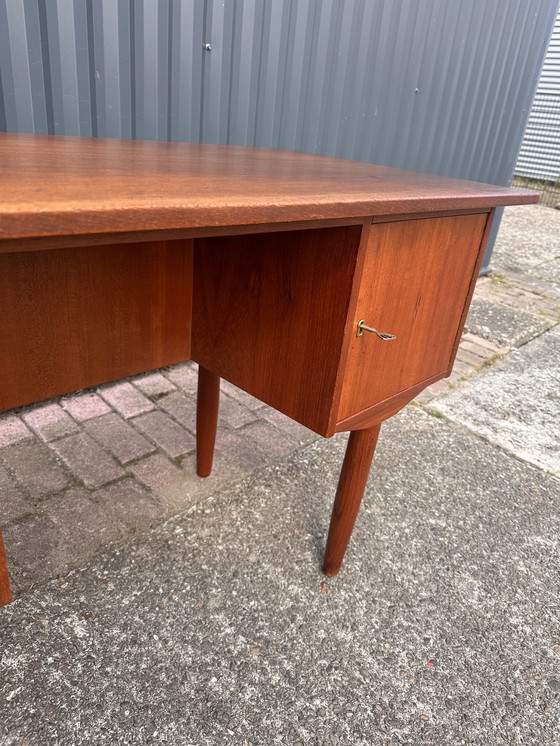 Image 1 of Vintage bureau
