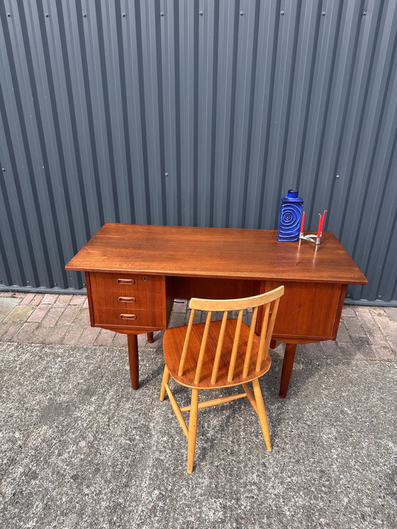 Image 1 of Vintage bureau