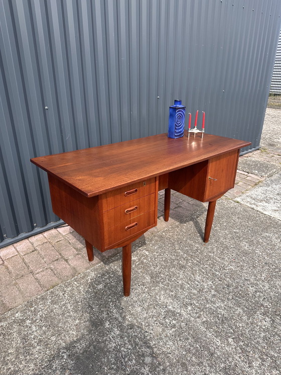 Image 1 of Vintage bureau