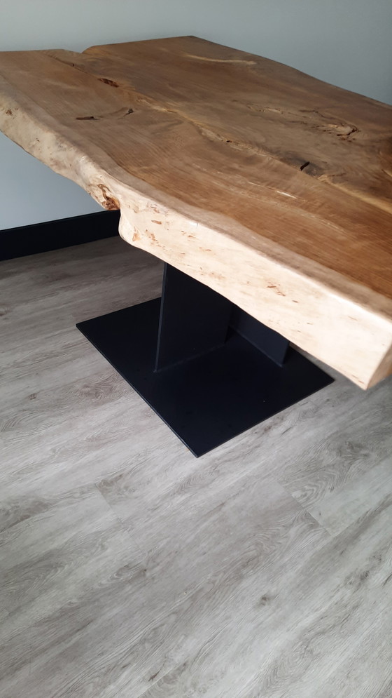 Image 1 of Robust solid oak tree trunk table.