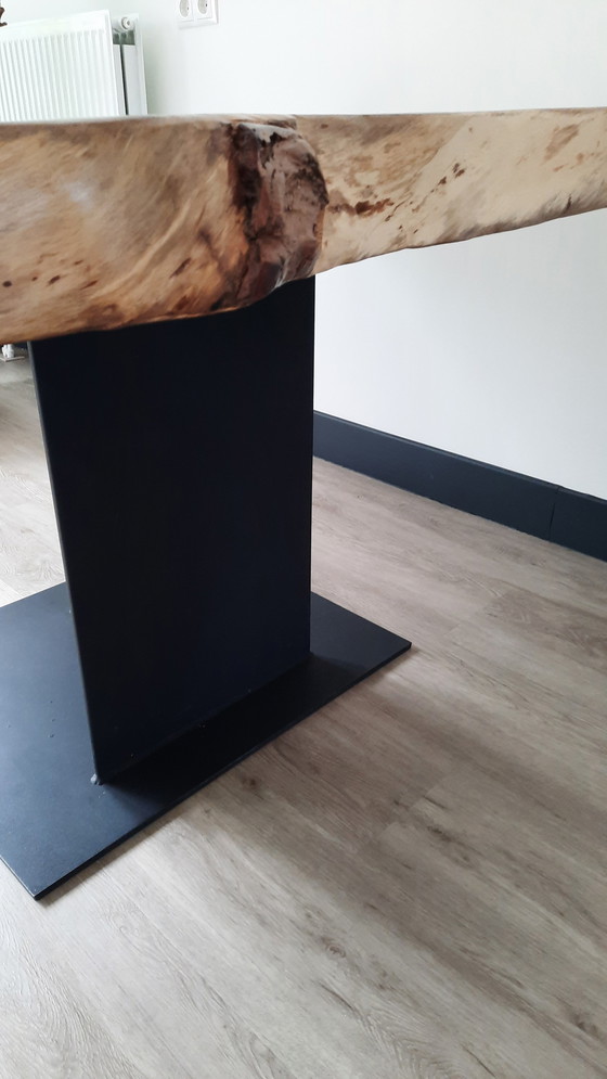 Image 1 of Robust solid oak tree trunk table.