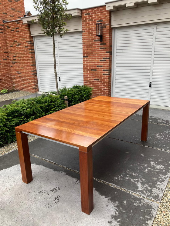 Image 1 of Leolux dining table Vivre in Cherry wood