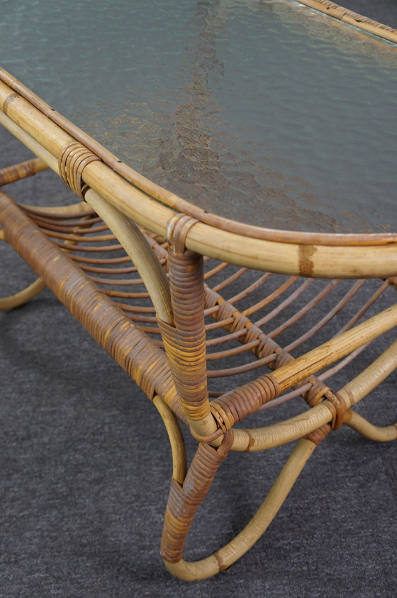 Image 1 of Dutch Design Style coffee table with cloud glass top and reading basket