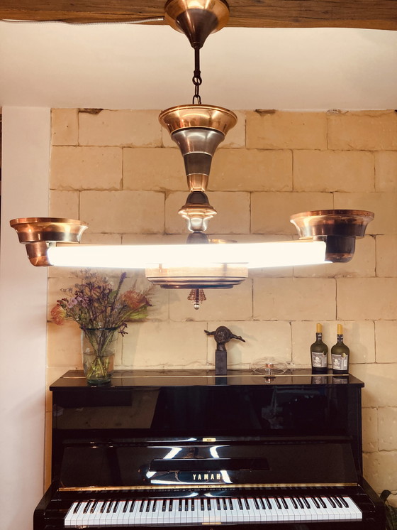 Image 1 of Lampe suspendue vintage en cuivre de style art déco