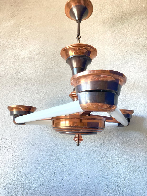 Image 1 of Lampe suspendue vintage en cuivre de style art déco