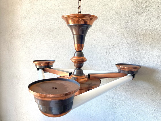 Image 1 of Lampe suspendue vintage en cuivre de style art déco