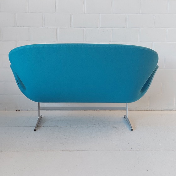 Image 1 of Arne jacobsen swan sofa canape fritz hansen light blue