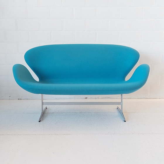 Image 1 of Arne jacobsen swan sofa canape fritz hansen light blue