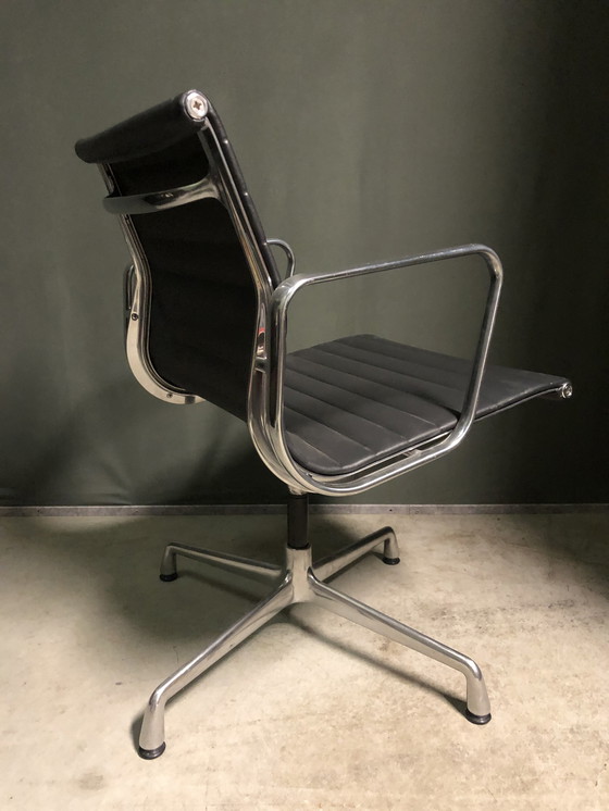 Image 1 of Vitra EA108 swivel chair