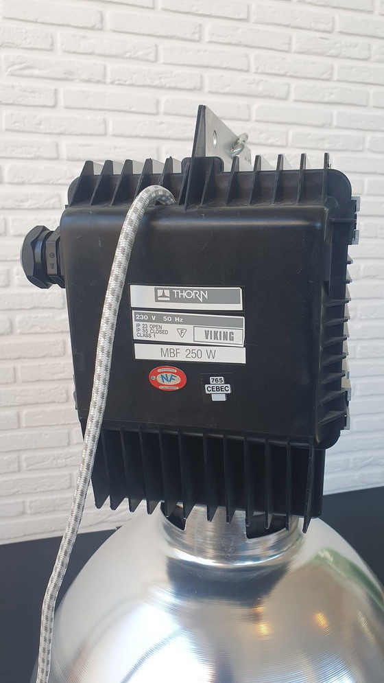 Image 1 of 10x lampes industrielles vintage Thorn Viking