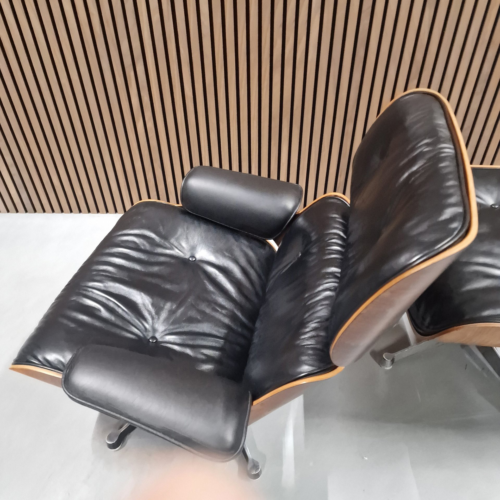 Eames lounge best sale chair second hand