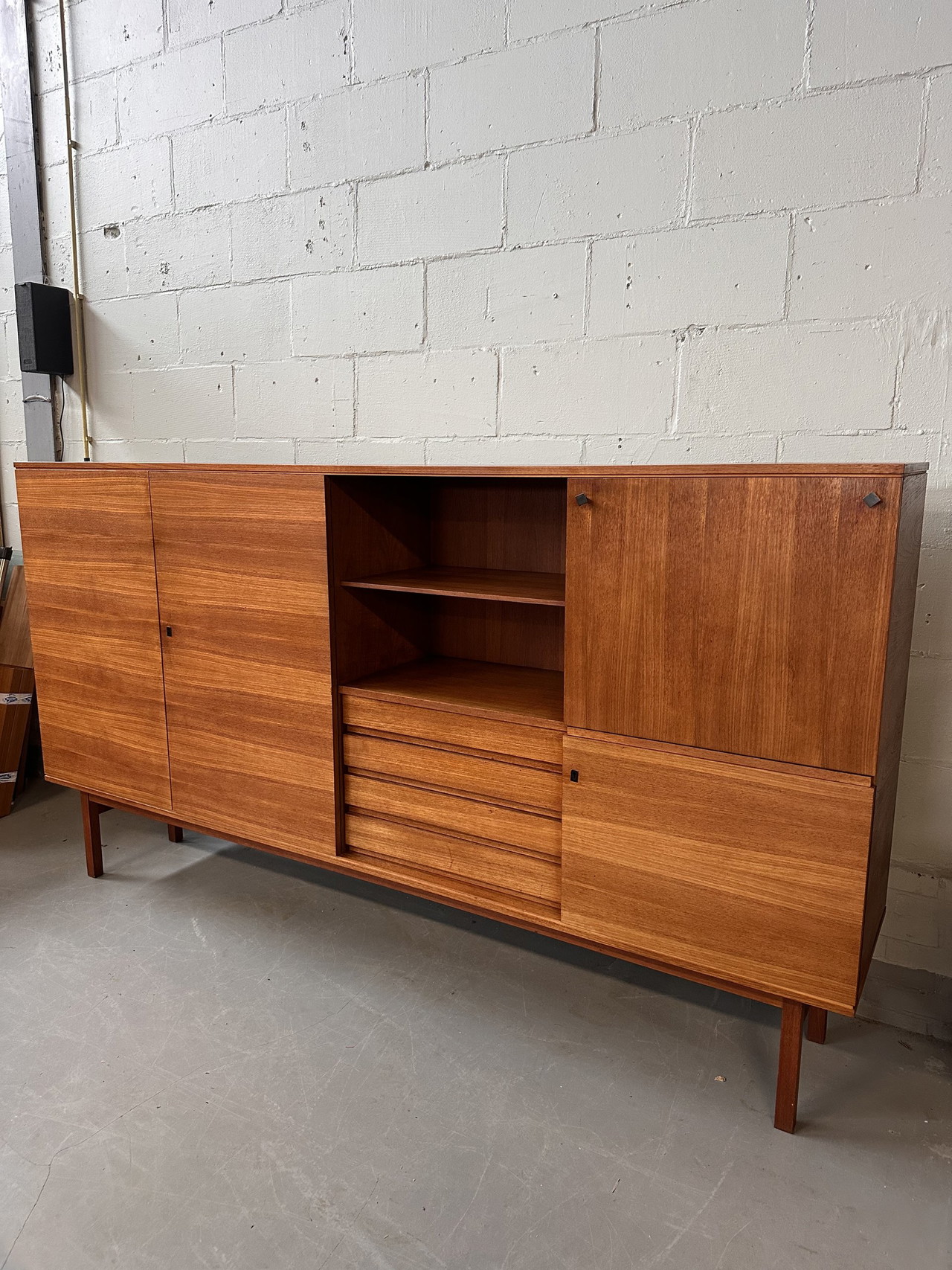 Credenza alta vintage Bartels