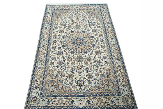 Image 1 of Alfombra oriental de seda y Nain anudada a mano – 220 x 132 cm