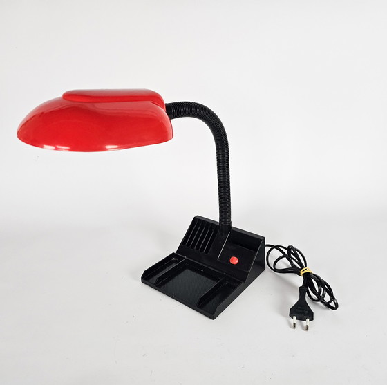 Image 1 of Brilliant AG - organiseur/lampe de bureau - rouge - plastique - 3e quart 20e siècle