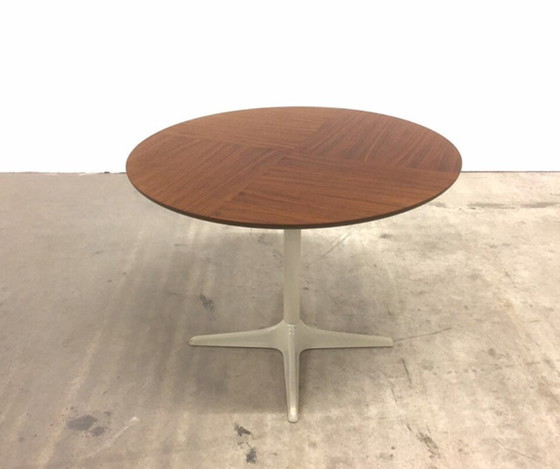 Image 1 of Table d'appoint minimaliste en opale allemande