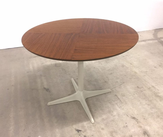 Image 1 of Table d'appoint minimaliste en opale allemande