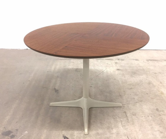 Image 1 of Table d'appoint minimaliste en opale allemande